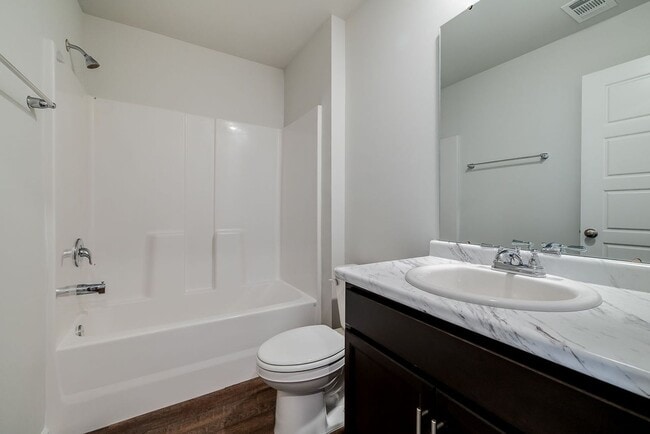 Building Photo - 3 Bed 2.5 Bath MODERN TOWNHOMES Convieniently located near I-95