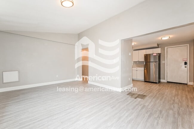 Building Photo - 800 Maple Ave
