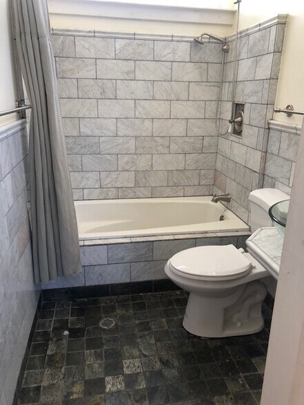 Master Bath - 1112 Peralta St