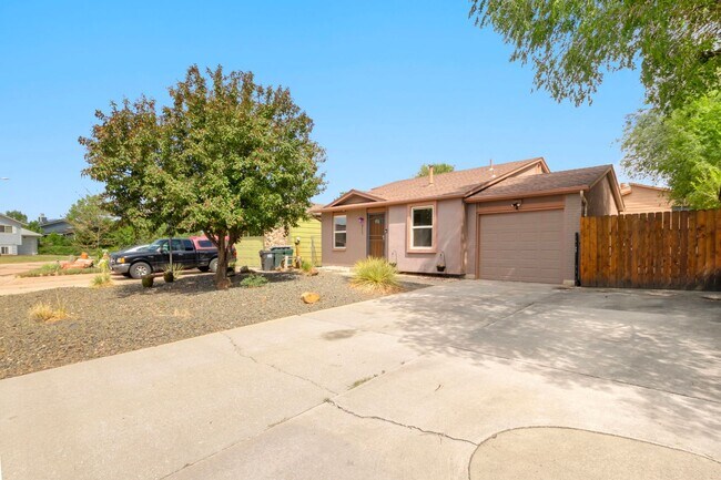 Building Photo - 3117 Moonbeam Cir S