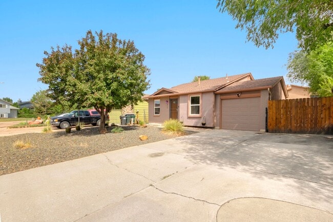 Building Photo - Updated 4-Bedroom Home with Central A/C & Xeriscaped Yard