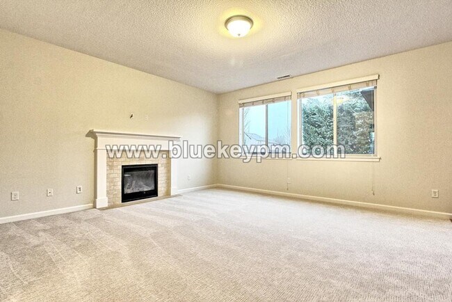 Building Photo - 3 Bed, 2.5 Bath Luxury Home in Ridgefield