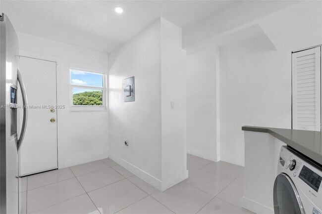 Building Photo - 1690 NE 191st St