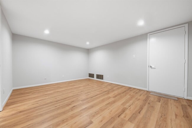 Building Photo - 3141 Bissonnet St