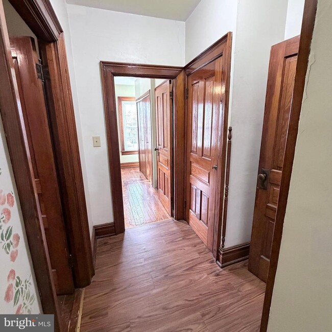 Building Photo - 235 Park Ave