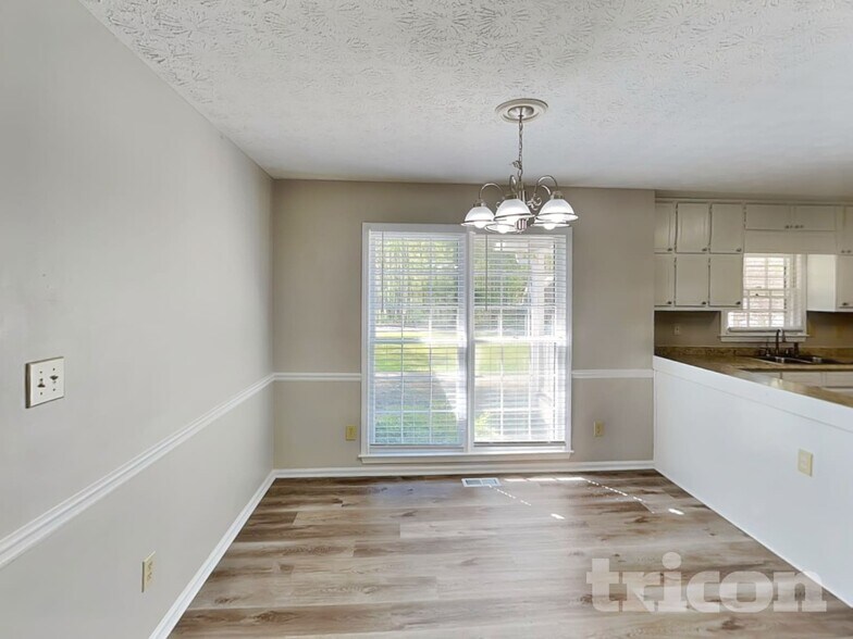 Building Photo - 555 N Oakland Cir