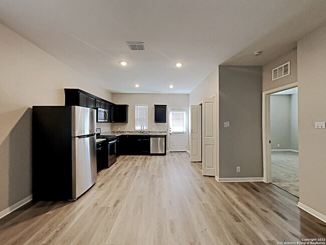 Building Photo - 4950 Hallies Gdn