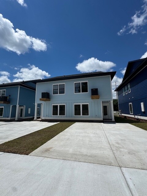 Building Photo - 580 N De Villiers St