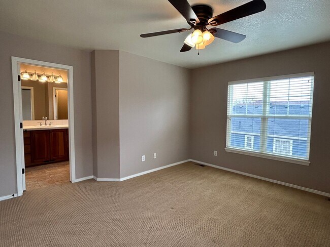 Building Photo - Spacious 3 Bed, 2.5 Bath Home with Attached Garage and Pool Access - Available Now