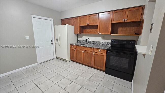 Building Photo - 5030 SW 26th Ave