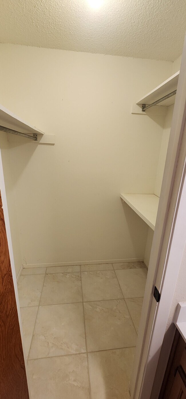 Building Photo - 5803 Thoreau Ln