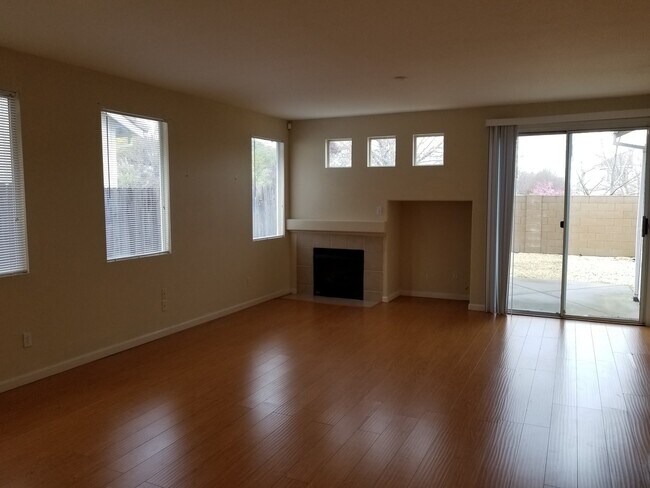 Building Photo - VERY CUTE 3BD/2BTH SINGLE FAMILY IN NORTH LINCOLN