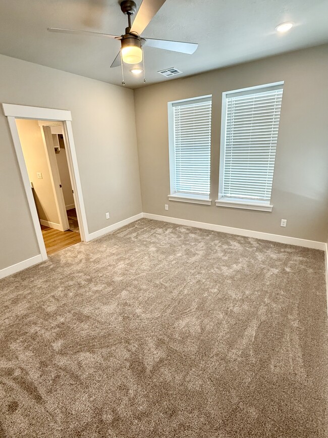 Building Photo - 1063 S 2760 E