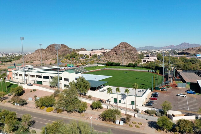 Building Photo - 3Bed/3Bath Home at Cave Creek/Greenway Rd!...