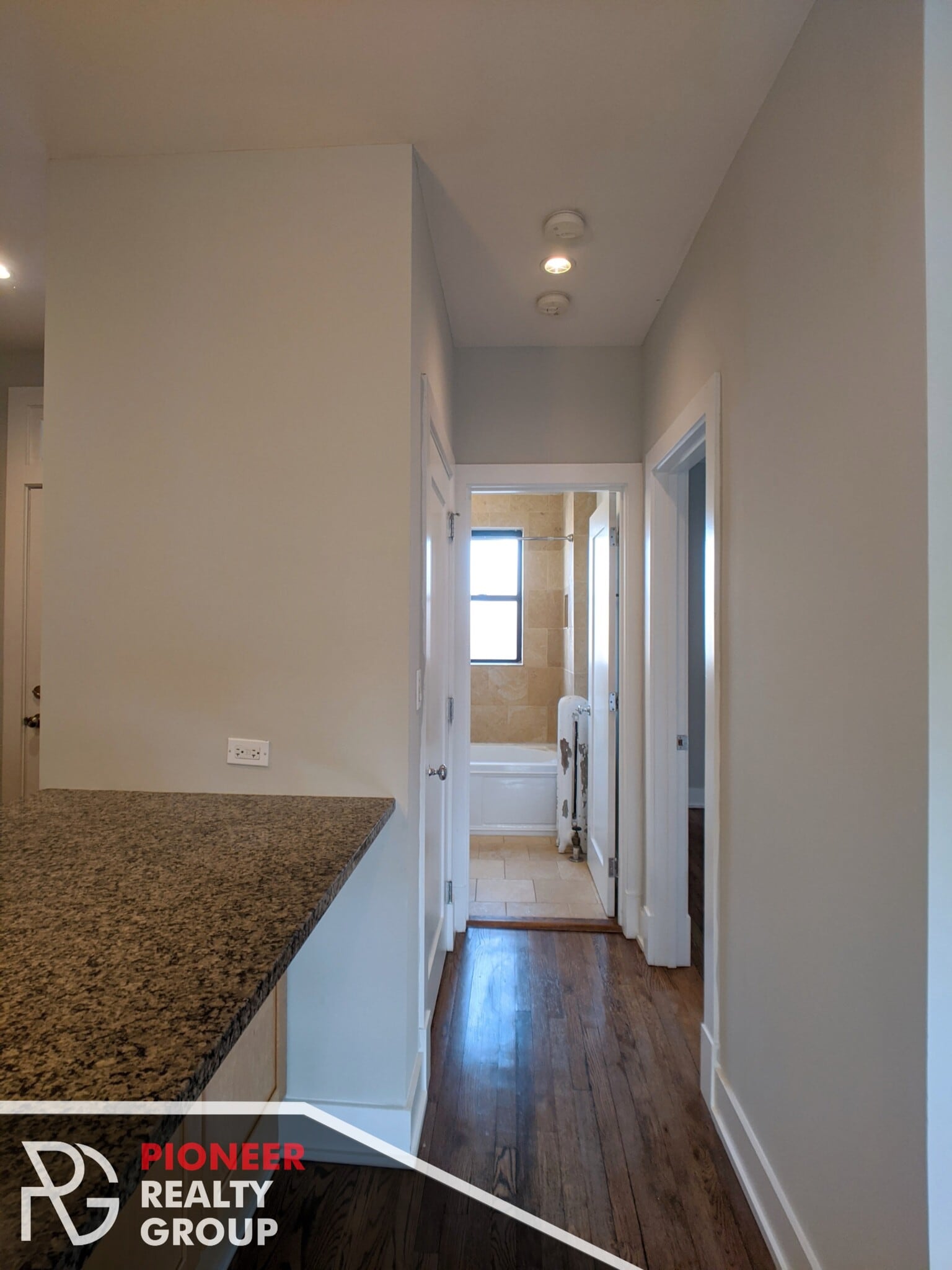 Building Photo - 736 W Addison St