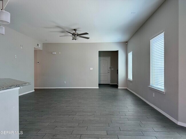 Building Photo - 909 Malven Pl