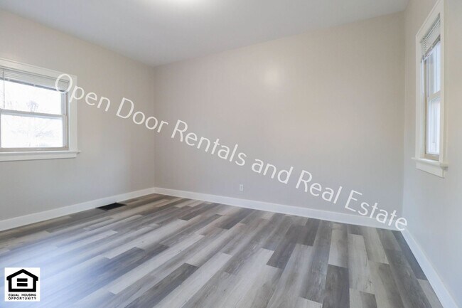 Building Photo - 340 W Dewald St