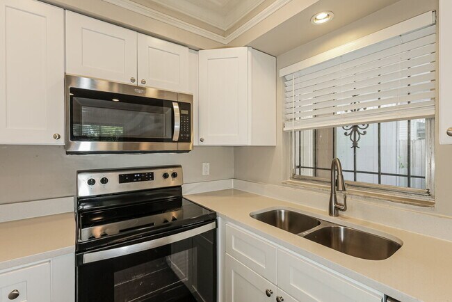 Building Photo - 9311 Mary Ave