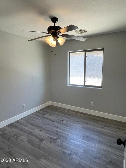 Building Photo - 1731 E Jeanne Ln