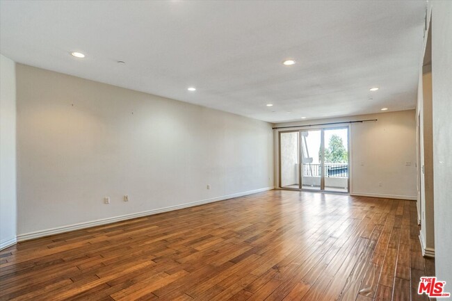 Building Photo - 1410 N Curson Ave