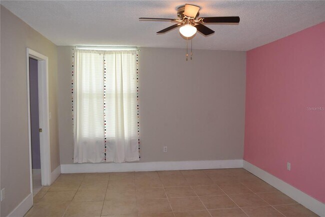 Building Photo - 528 Orange Dr