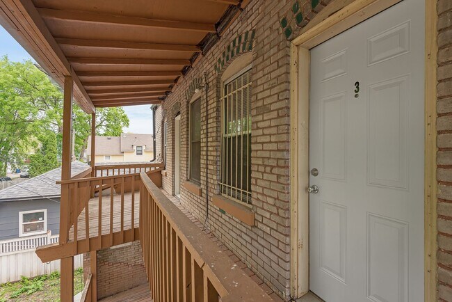 Building Photo - 211 Grotto St N