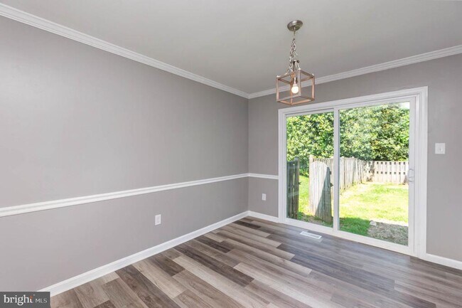 Building Photo - 324 Talbot Ct