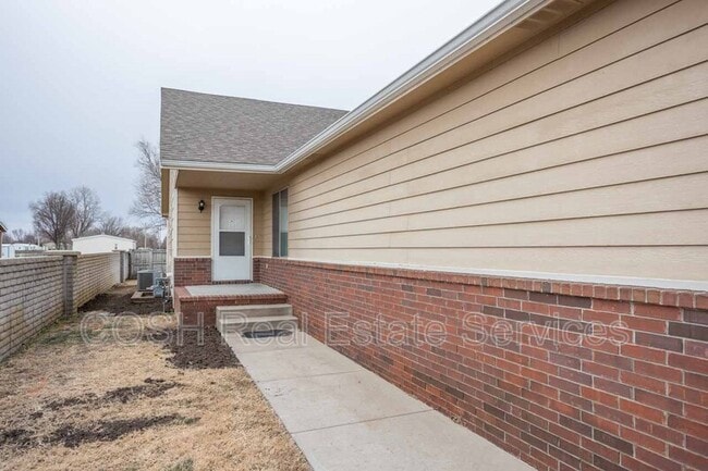 Building Photo - 1046 E Karla Ct