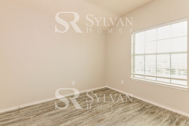 Building Photo - Don't miss out on this beautiful home!