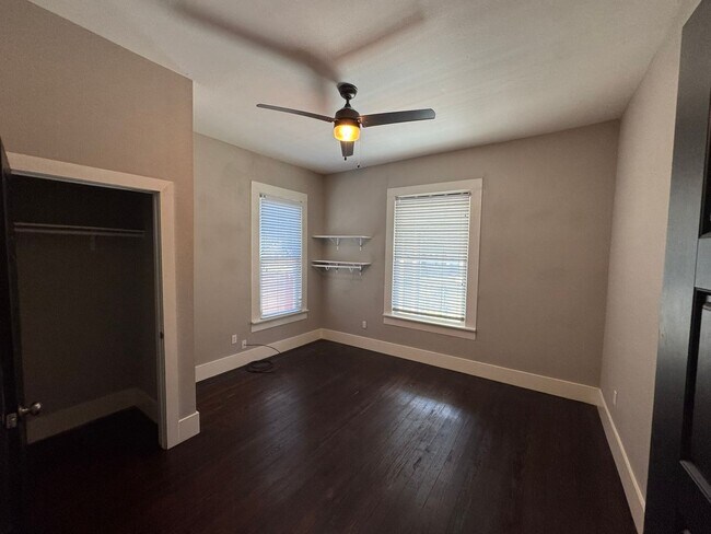 Building Photo - Ready For Move In - Beautifully Renovated Cottage Home in South San Antonio - Near Downtown SA