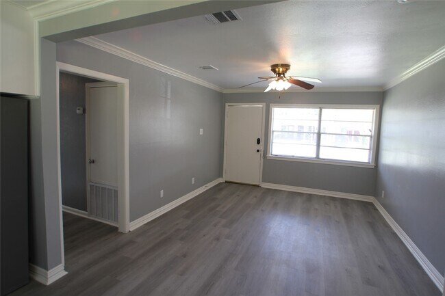 Building Photo - 1207 Trimm Ave