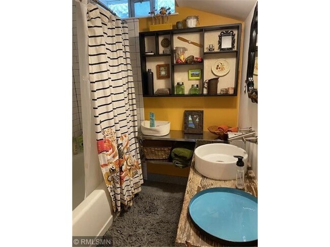 Building Photo - 1952 Oak Knoll Dr