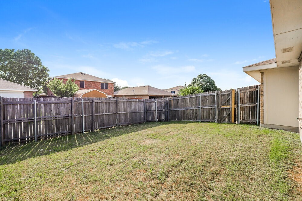 Building Photo - 829 Clear Creek Dr