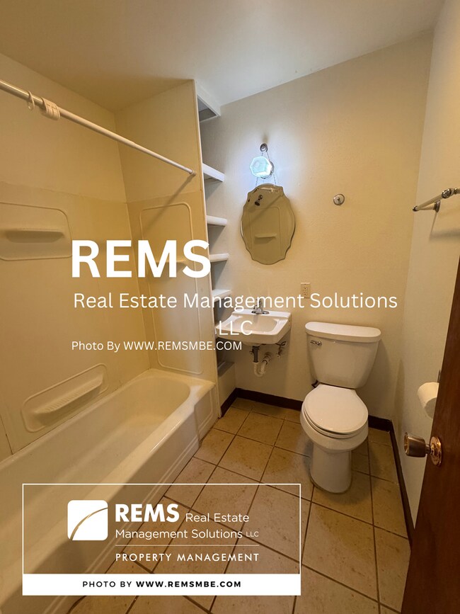 Building Photo - 500 7th St