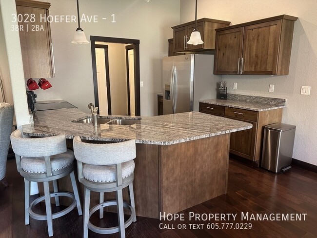 Building Photo - 3028 Hoefer Ave