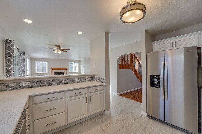 Building Photo - Beautiful 4 bed, 3.5 bath Home in Fort Collins Dakota Ridge Neighborhood