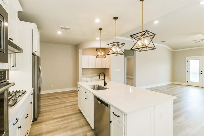 Building Photo - 256 Victoria Peak Lp