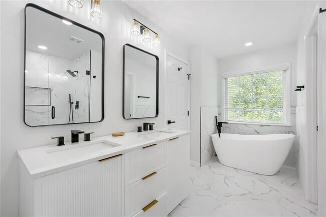 Building Photo - 6127 Joybrook Rd