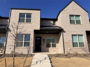 Building Photo - 1308 Arkansas Spgs St