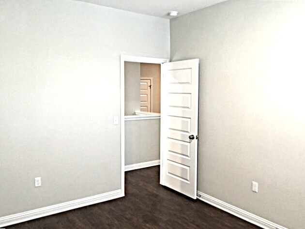 Building Photo - 5613 Gerard Dr