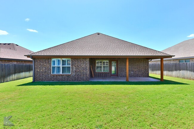 Building Photo - 3/2/2 in Butterfield Meadows!