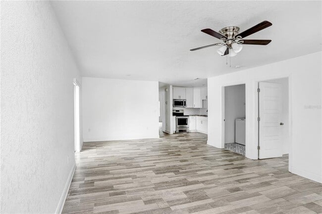 Building Photo - 349 Honey Bee Ln