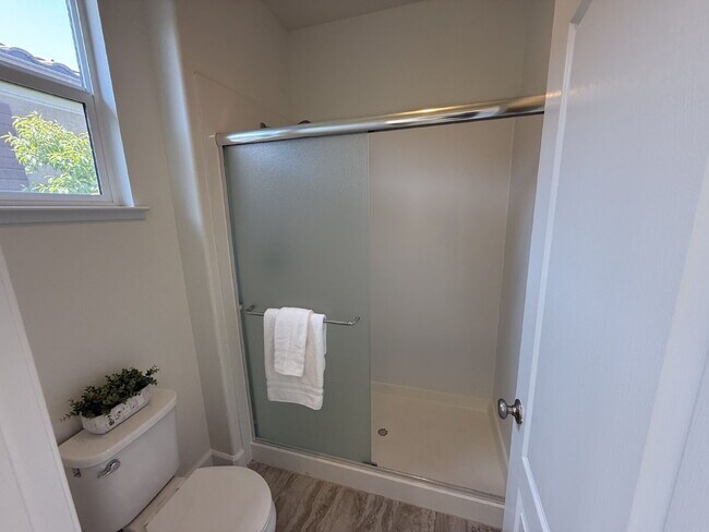 Building Photo - Beautiful Newer Built 3 Bed/2.5 Bath Detached Home in Great Livermore Location