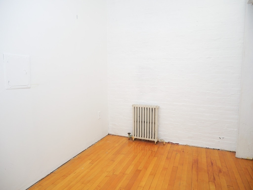 Building Photo - 257 W Newton St