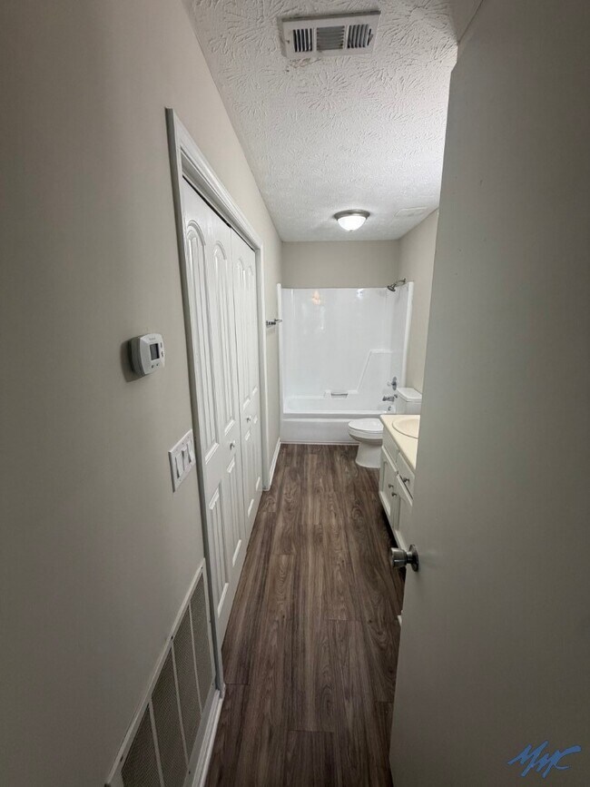 Building Photo - 1246 Hamilton Dr