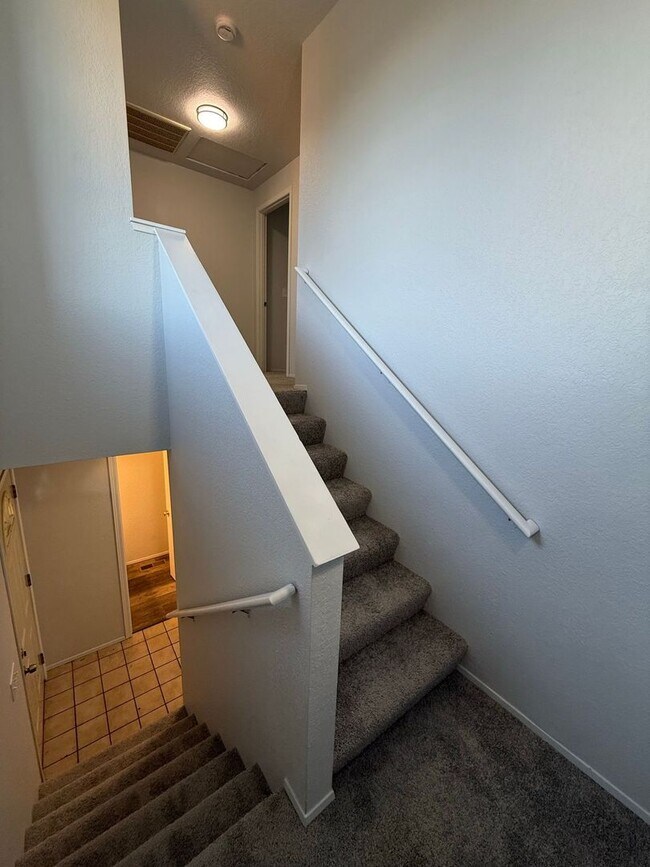Building Photo - Cozy 3 bedroom Duplex in Berry Valley Estates