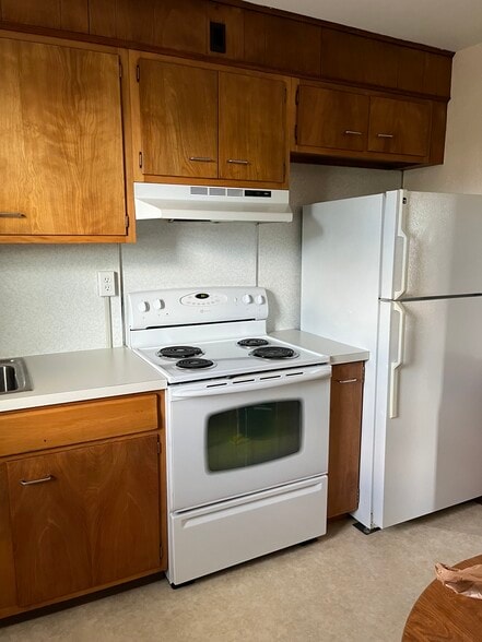 Building Photo - 701 E 6th St