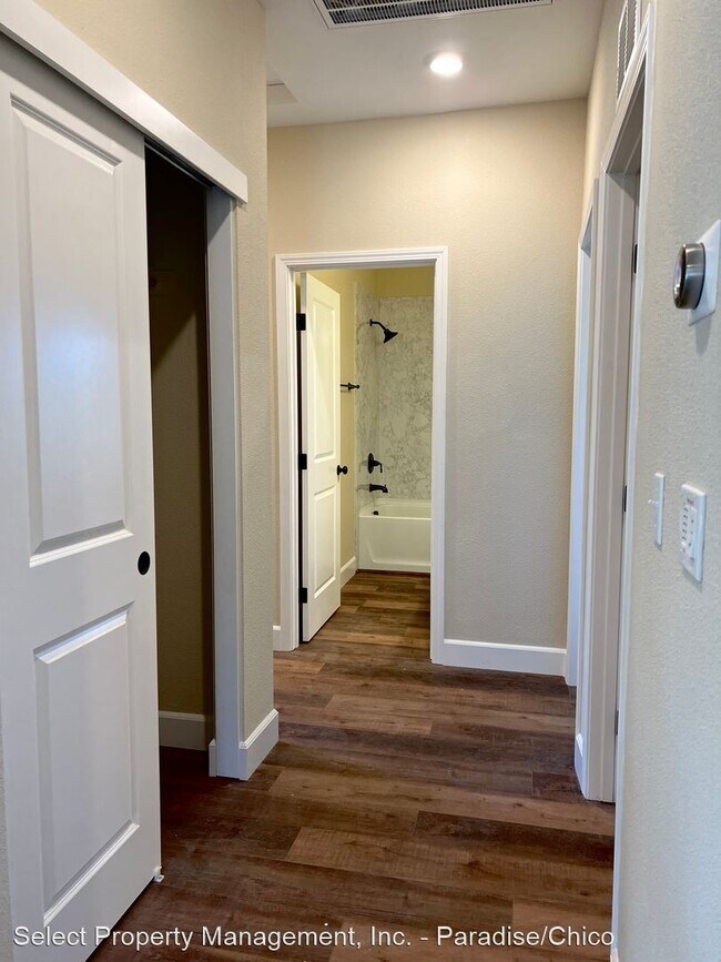 Building Photo - 3 br, 2 bath House - 8654 Skyway