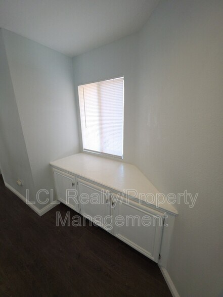 Building Photo - 24099 Golden Pheasant Ln