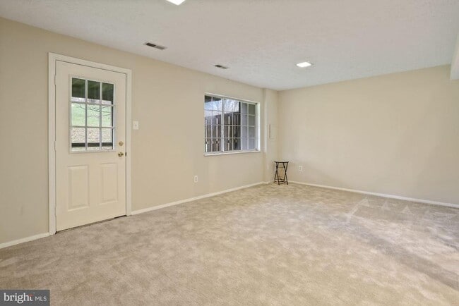 Building Photo - 2051 Gervais Dr